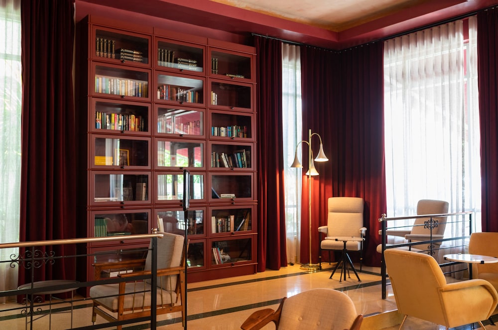 CREST Hotel & Suites photo5