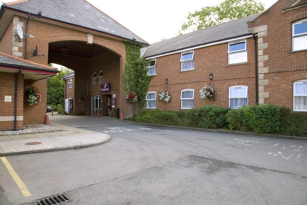 Premier Inn Kettering Hotel 25/29