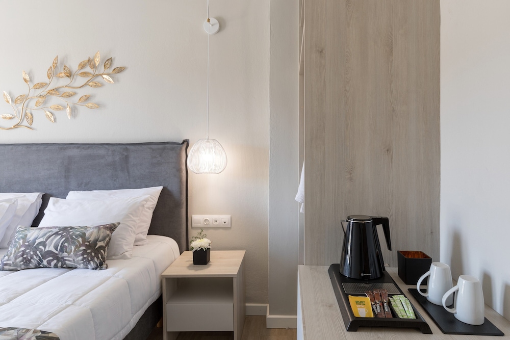 ROOM, SMALL