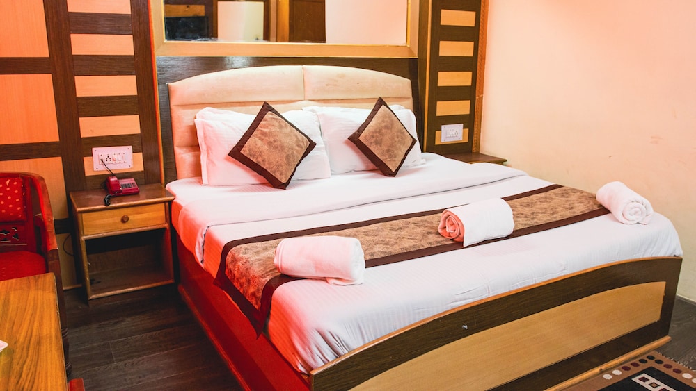 Oyo 12425 Neha Palace 11/15