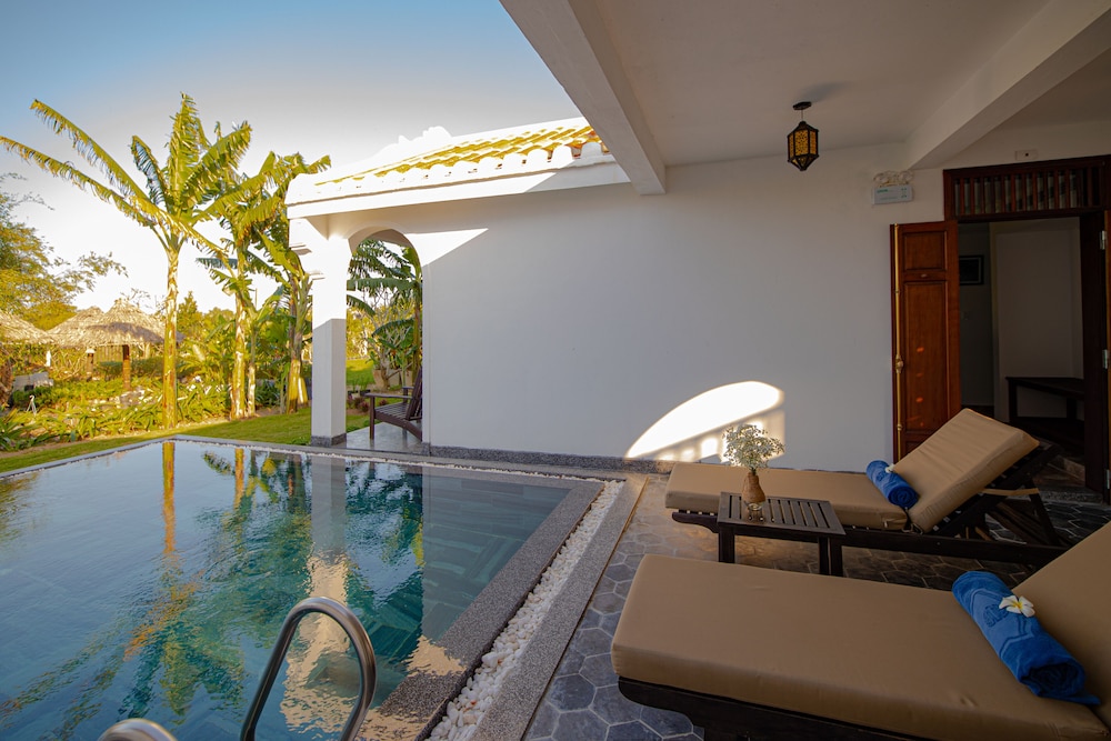 swimming pool spa