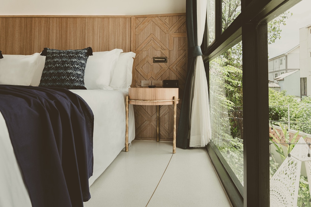 GRAND, DELUXE, GARDEN VIEW