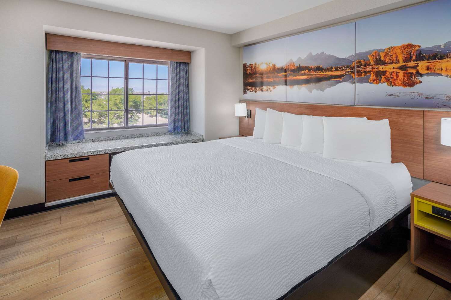 Days Inn and Suites by Wyndham Greeley 7/19
