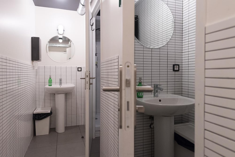 Ho36 Hostels 37/42