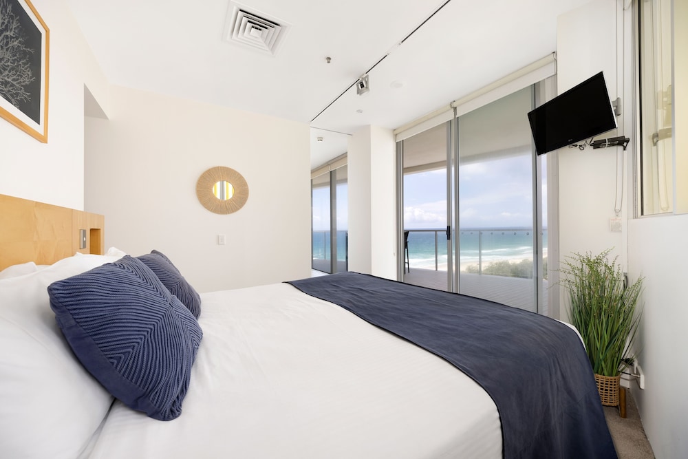 جناح بسرير كينج وسريرين منفصلين بإطلالة على البحر بغرفتي نوم، ULTIQA Air on Broadbeach 5/10