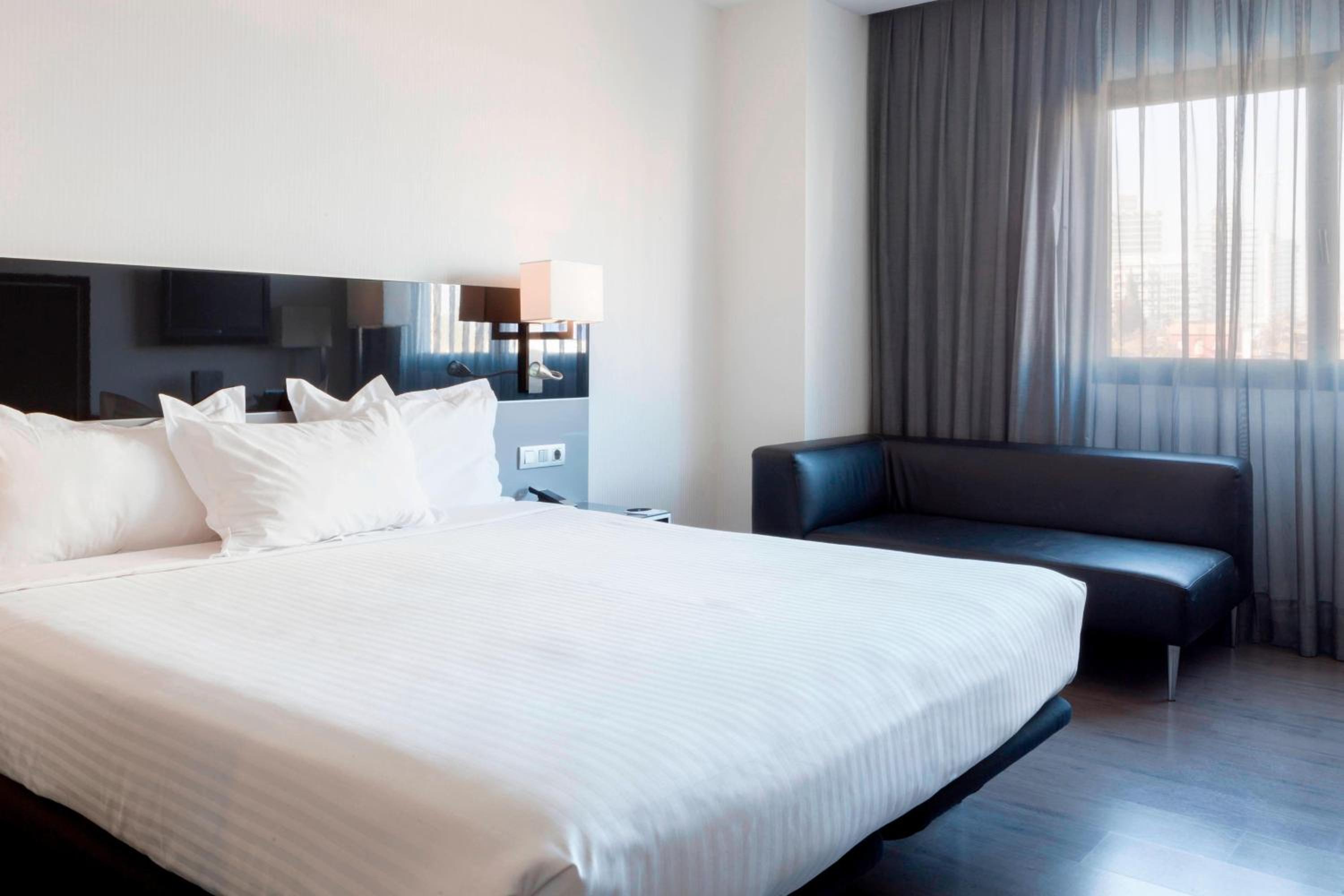 Plus, Guest Room, Standard, King Bed