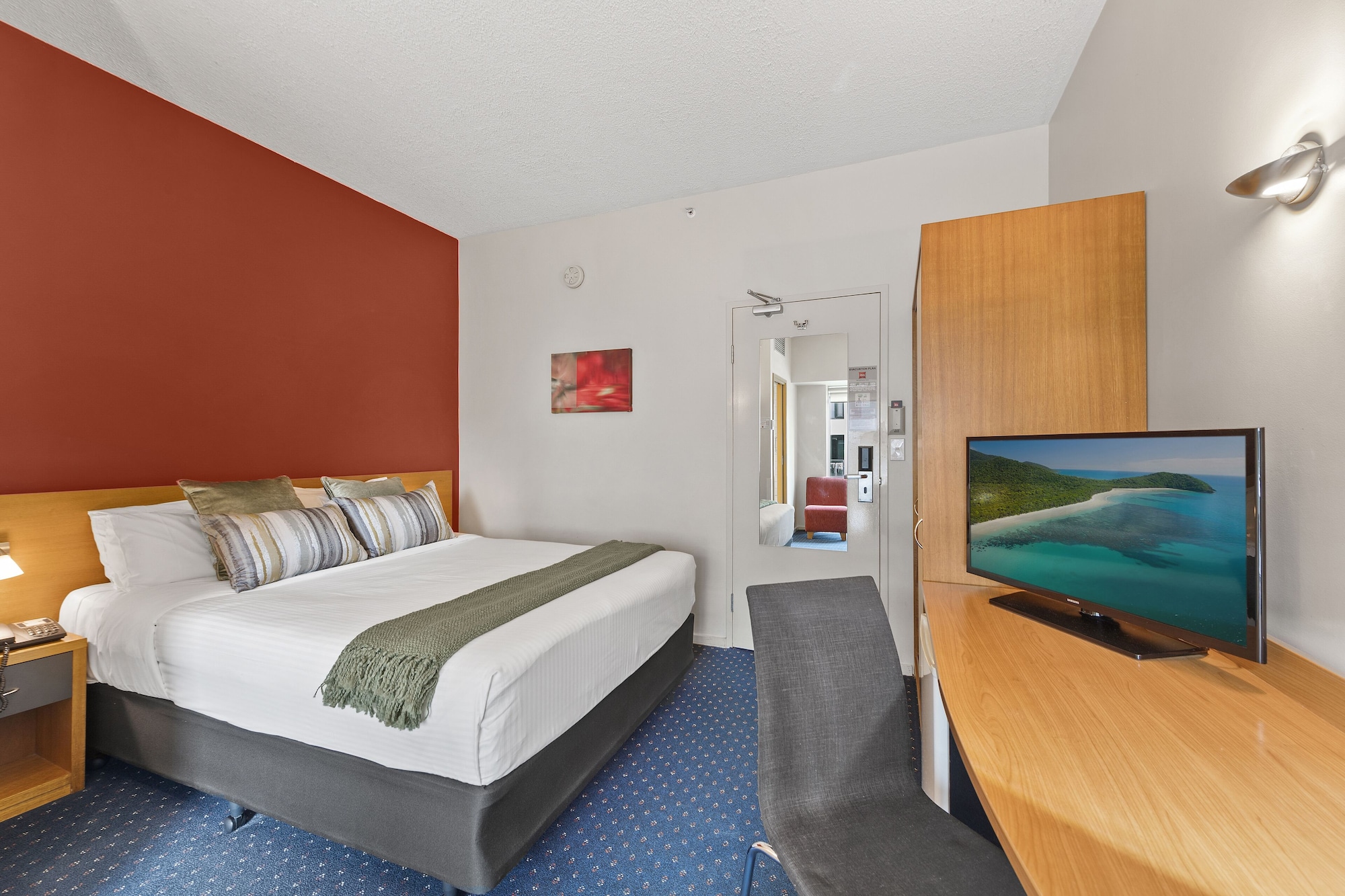 PREMIUM, QUEEN BED
