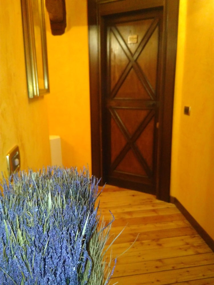 HOTEL VILLA DORATA, ETNA 24/44