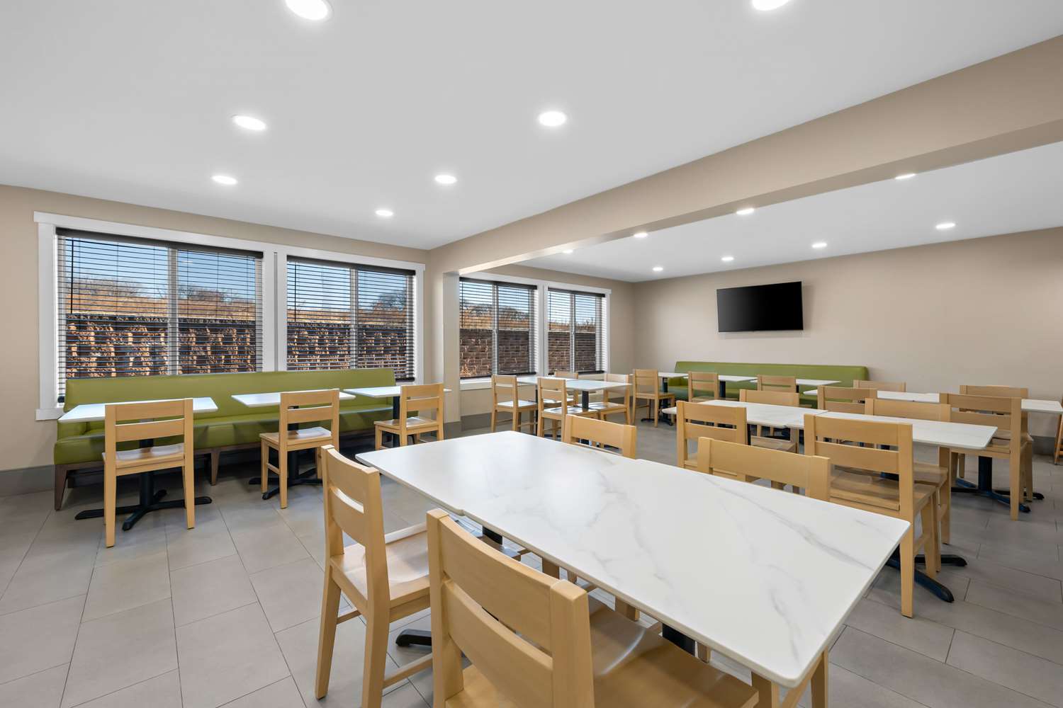 Country Inn and Suites by Radisson Coon Rapids MN 19/32