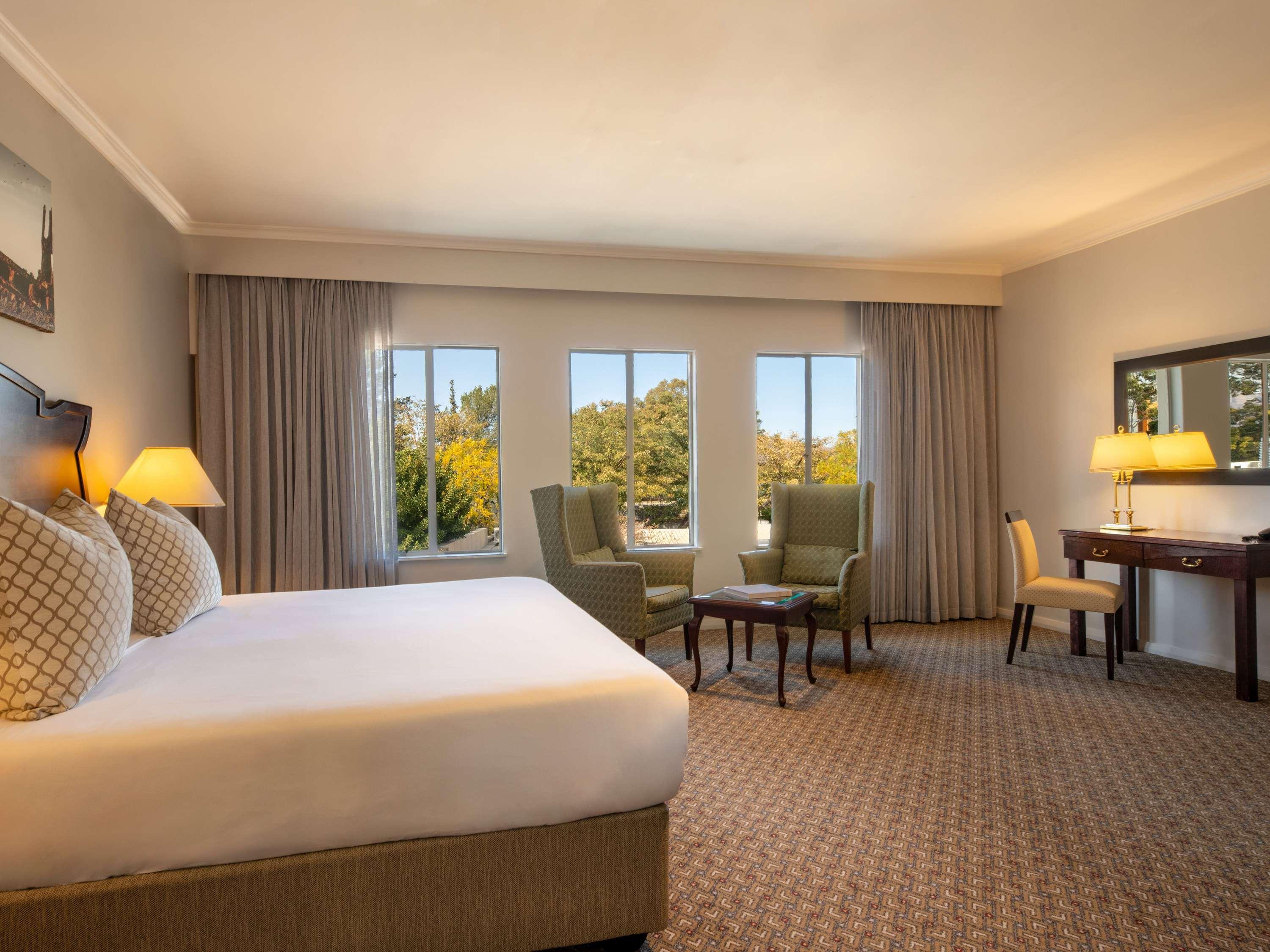 LUXURY, PRIVILEGE, KING BED