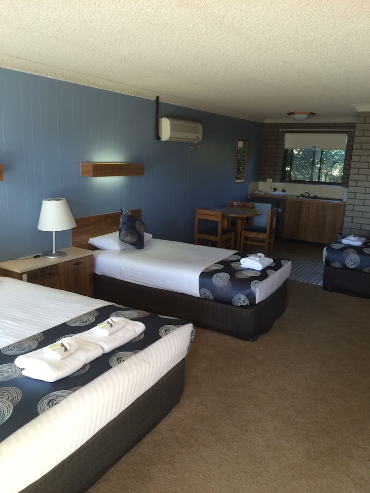 TUMUT VALLEY MOTEL 16/32