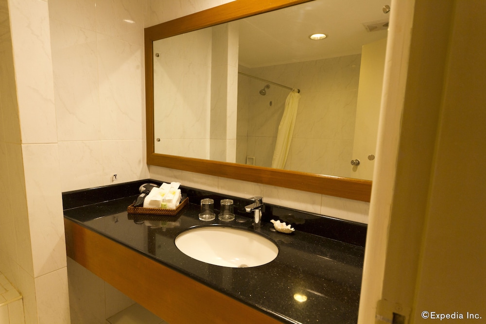 Montebello Hotel, Cebu 54/56