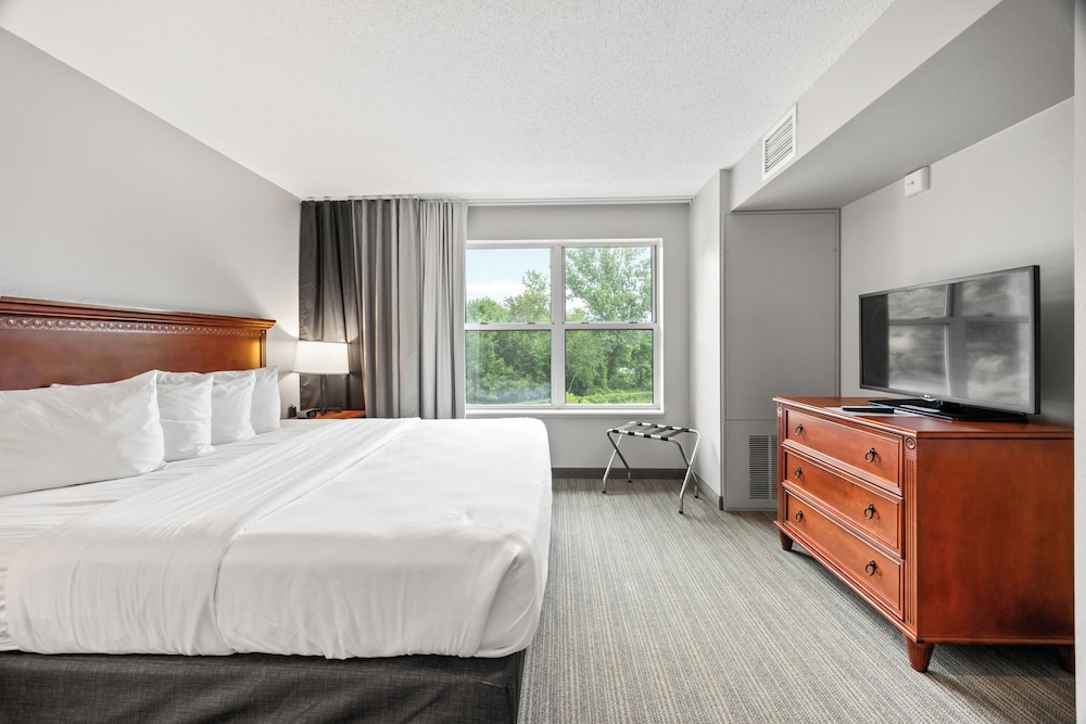 Marinette WI Hotel 7/50