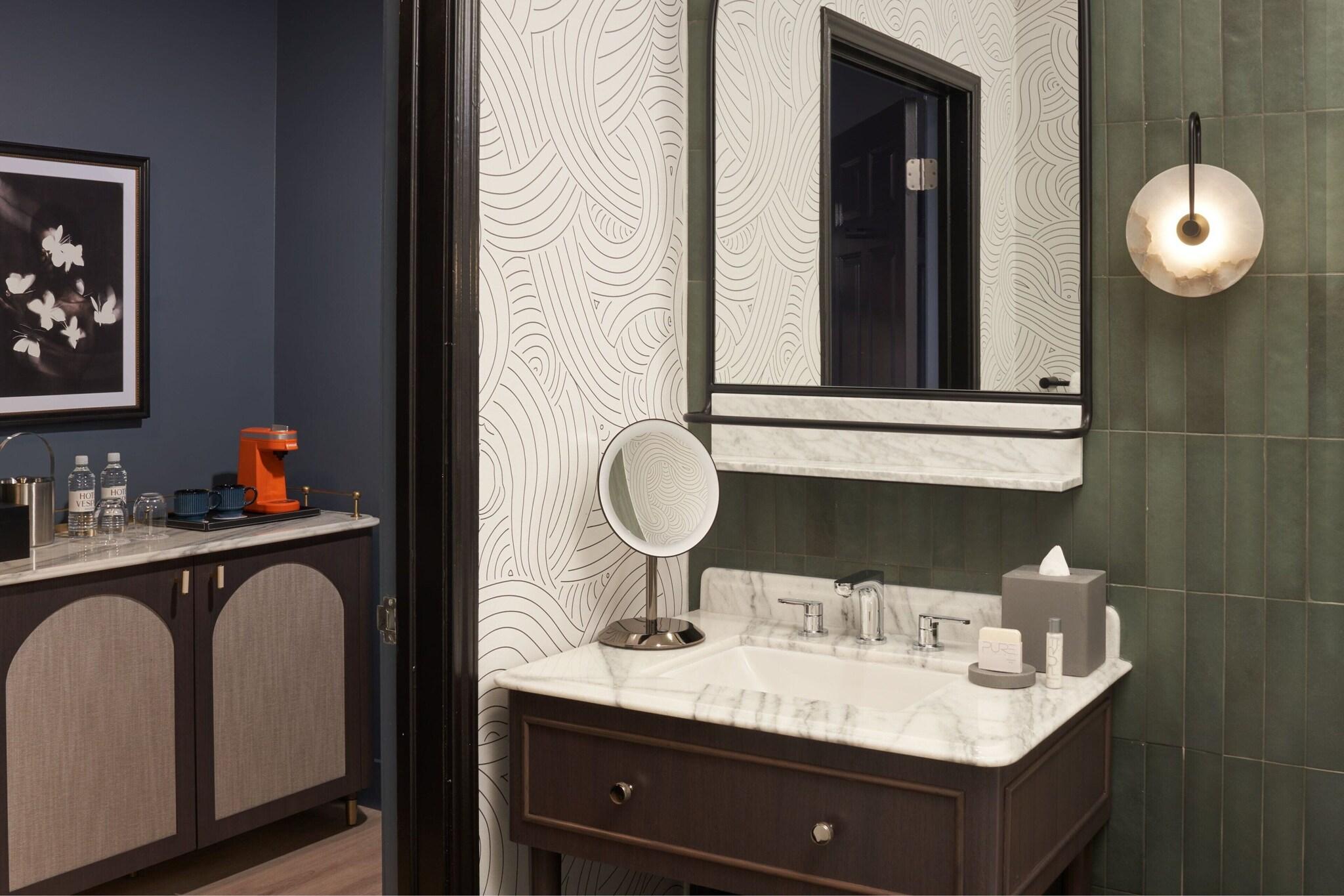 Room, King Bed, Hotel Vesper, Houston, a Tribute Portfolio Hotel 5/5