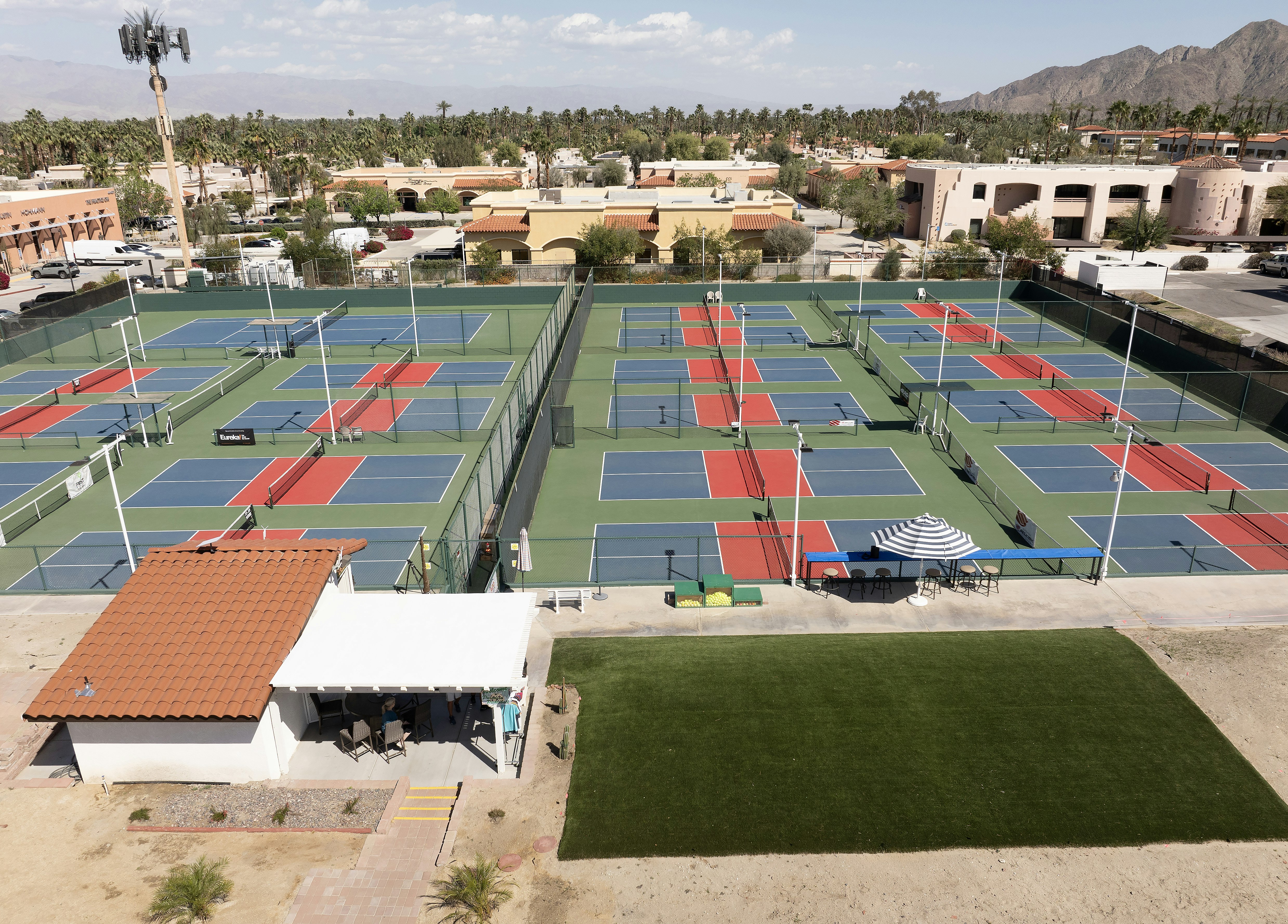 Embassy Suites Hotel Palm Desert 26/34