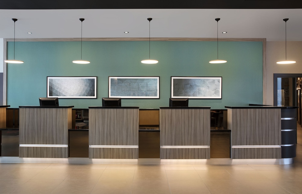 Lobby at Leonardo Hotel London Watford, WATFORD