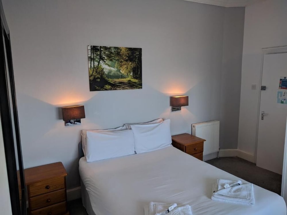 OYO Mayfair Hotel Isle of Wight 20/60