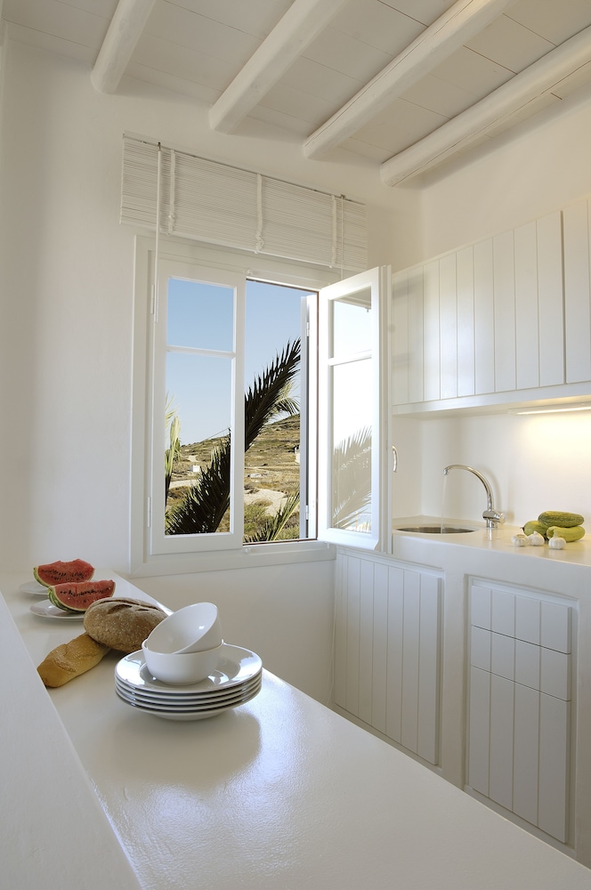 Kapetan Tasos Suites 24/60