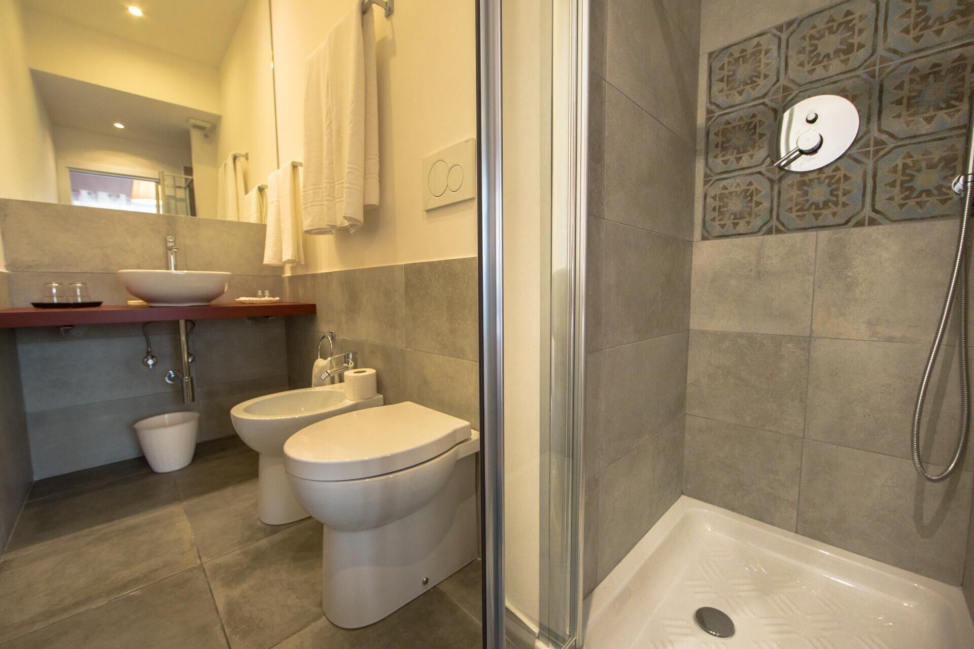 غرفة بسرير كوين، B & B Roma 474 3/3