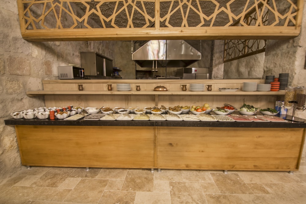Hera Cave Suites 5/50