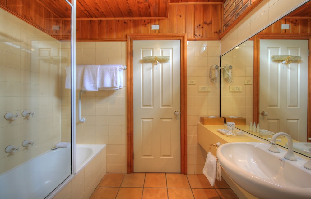 STANLEY VILLAGE WATERFRONT ACCOMMODATION 22/70