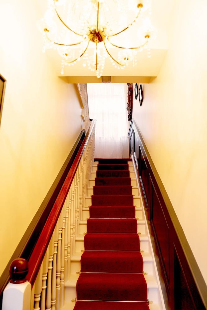 Number 8 The Townhouse 20/38