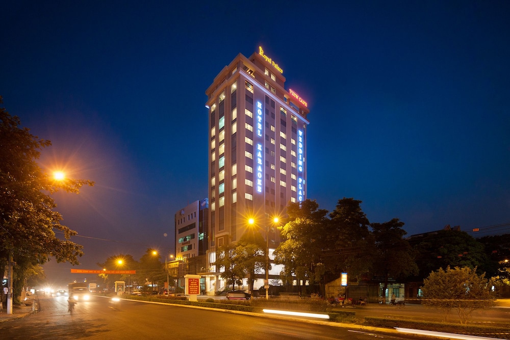 Royal Palace Hotel 4/48