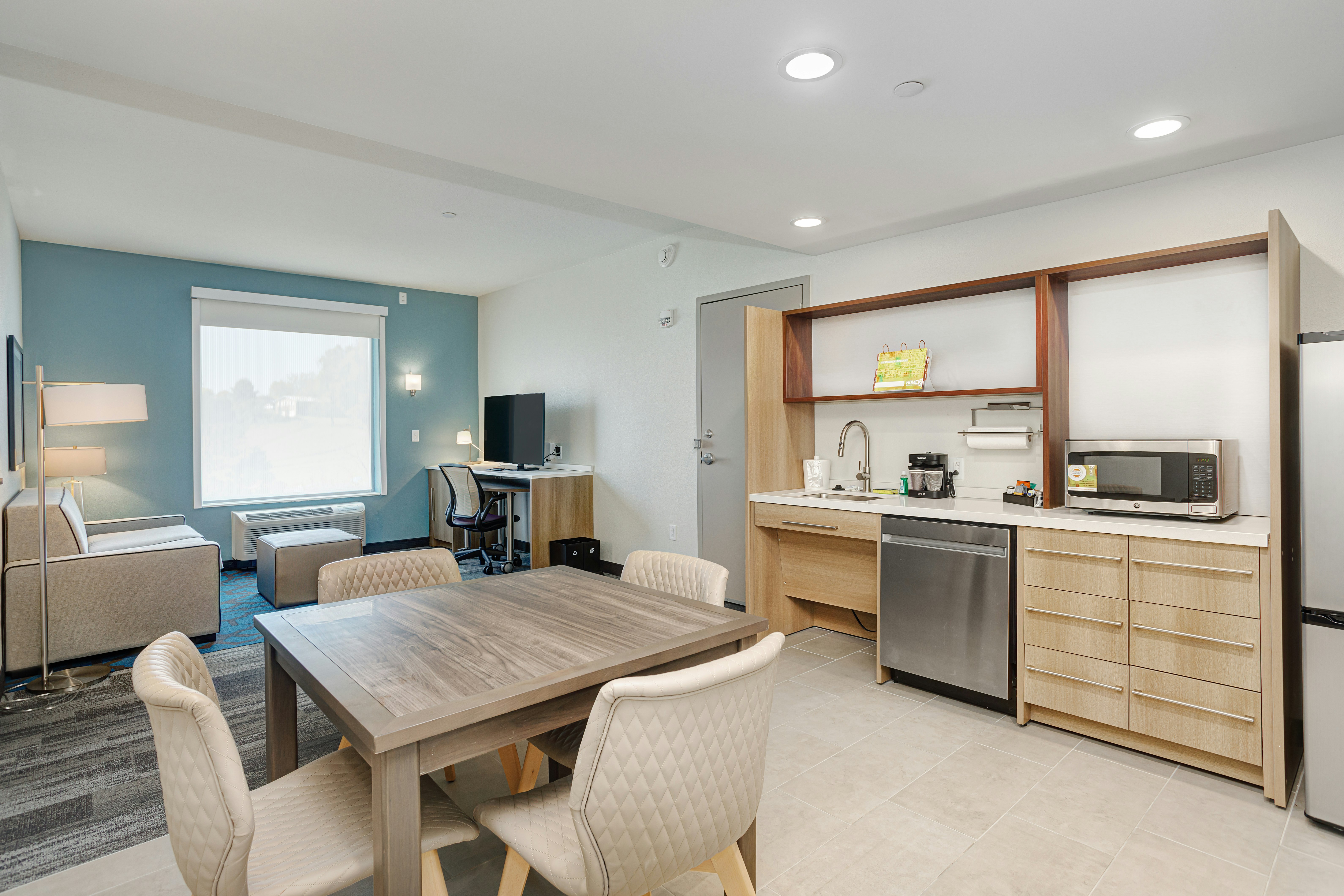 Suite, King Bed, Accessible