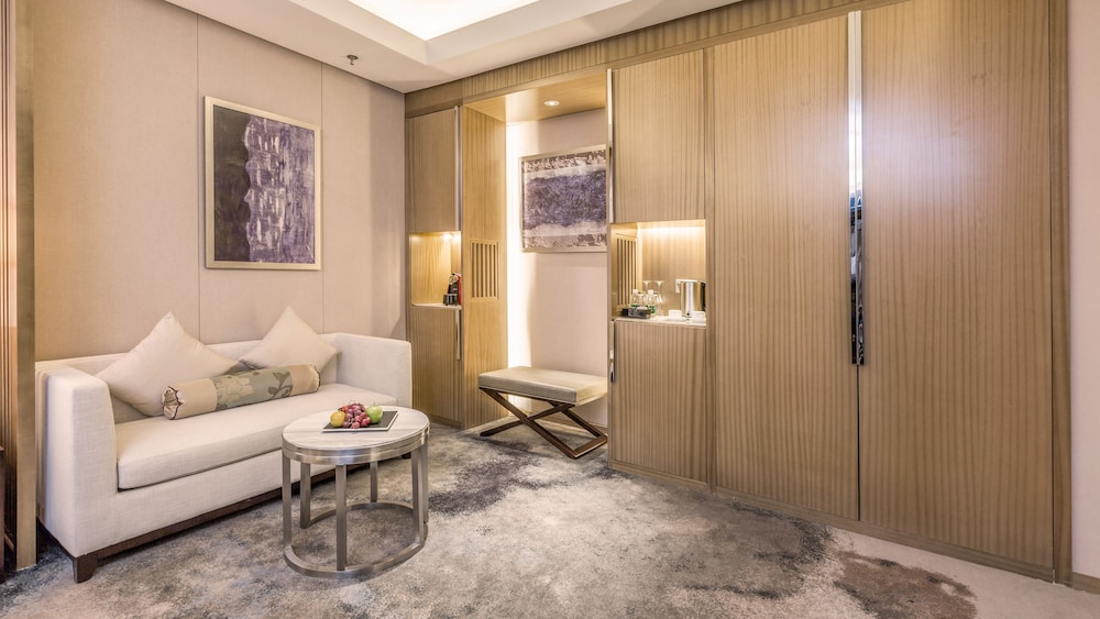 NARADA GRAND HOTEL 16/40