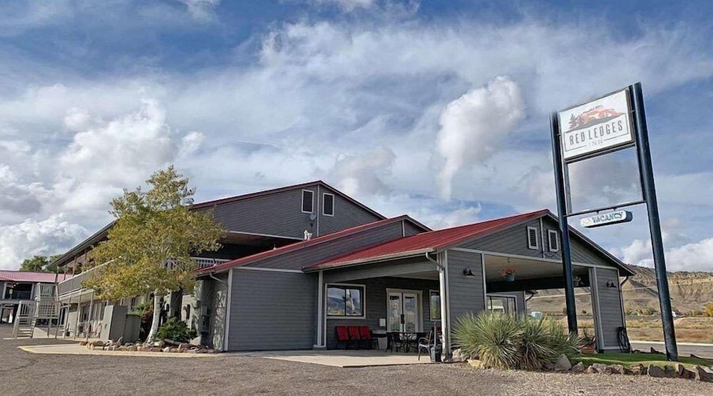 Red Ledges Inn 2/50