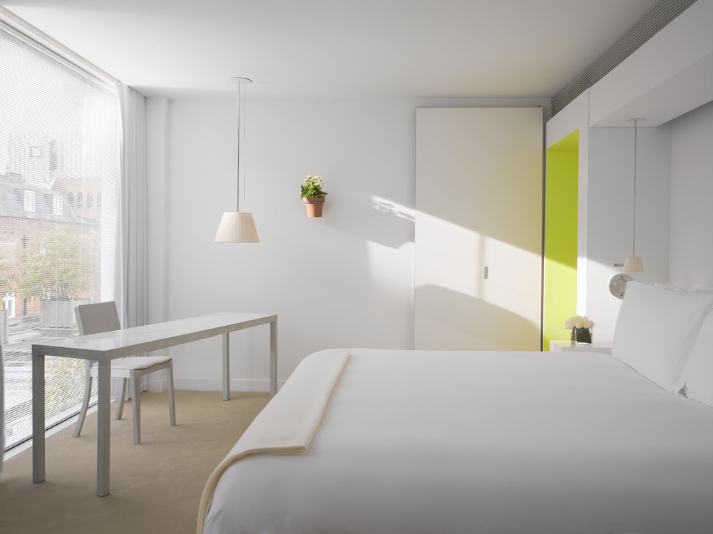 St Martins Lane Hotel 14/75