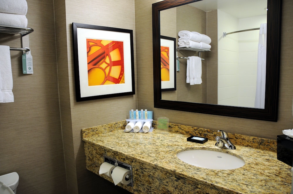 Chateau Inn and Suites Bonnyville 37/42
