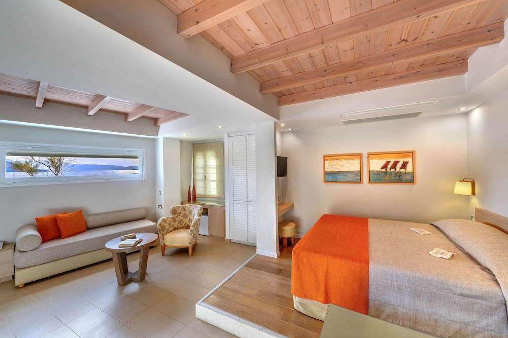 Nissaki Beach Hotel 51/63
