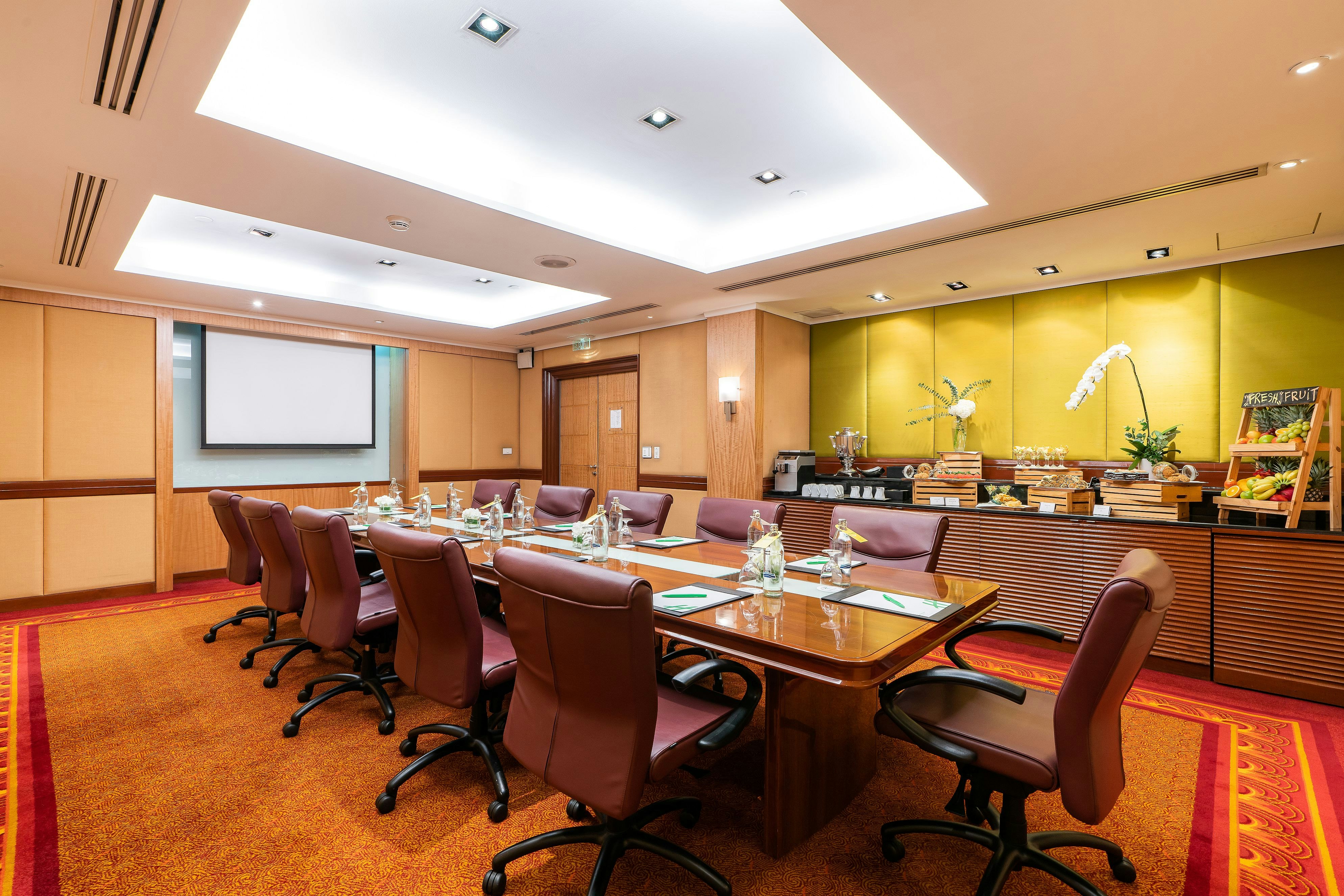 Holiday Inn Bangkok Silom 62/74