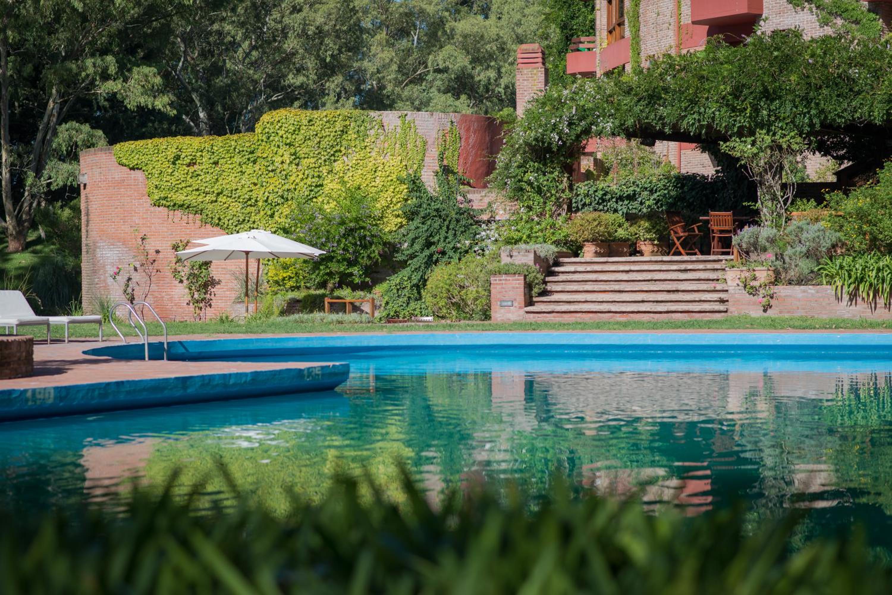 Hotel Del Bosque 31/35