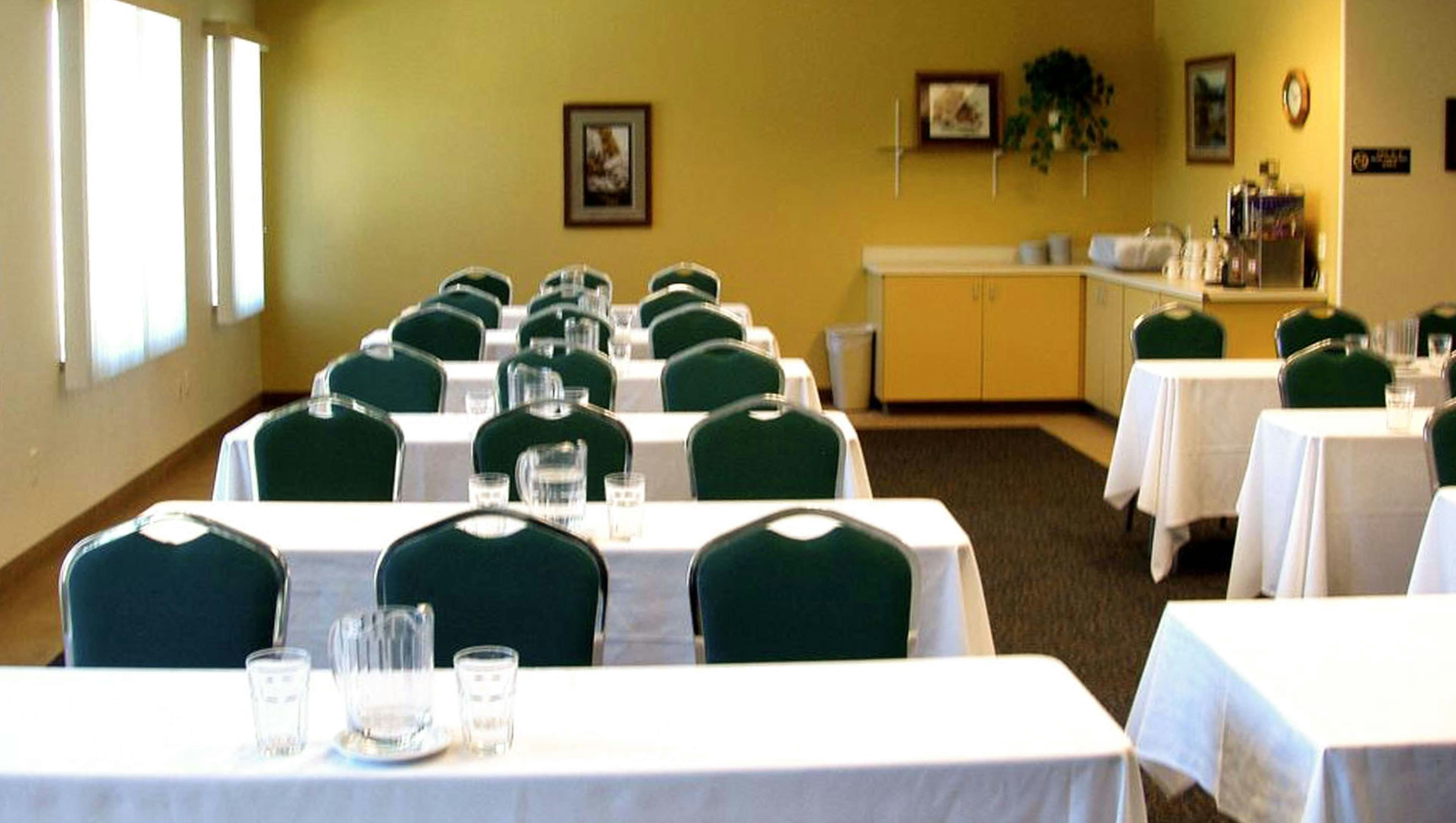 Broadway Inn Conference Center 37/52