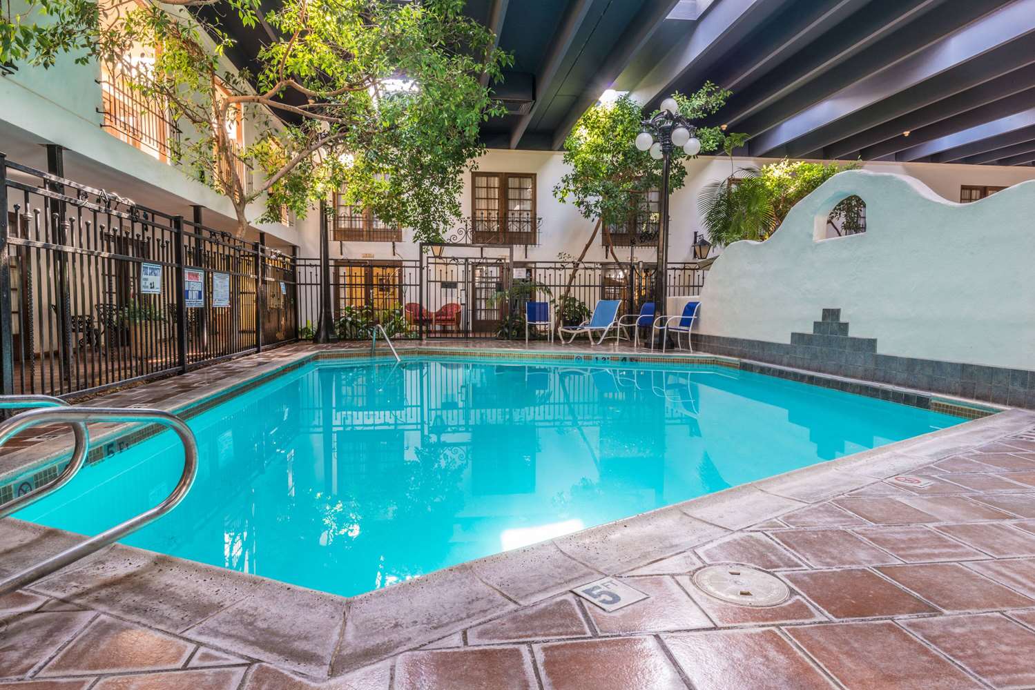 Ramada by Wyndham Las Cruces Hotel & Conference Center 36/37