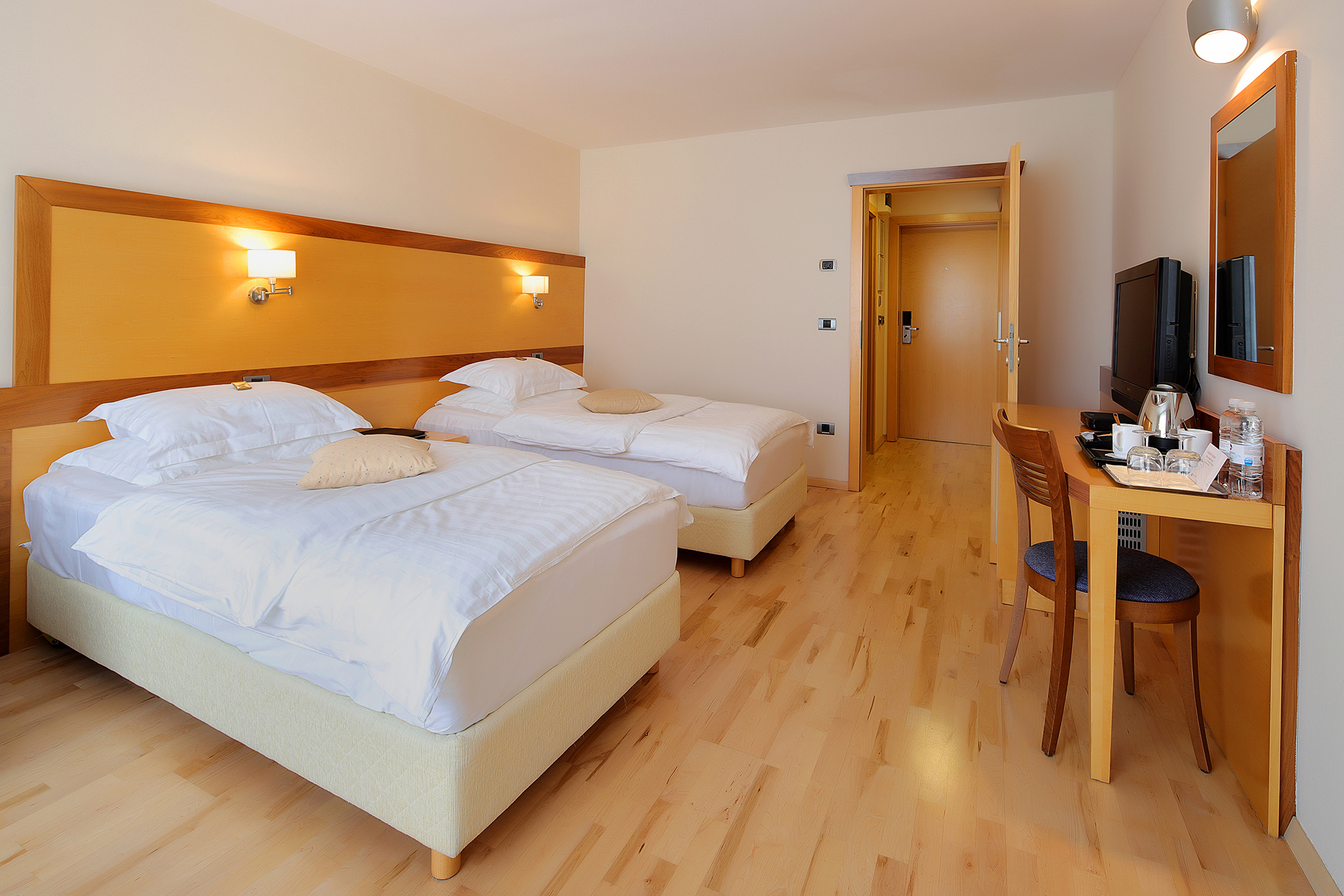 Room, Single, Twin Beds, Lake Side