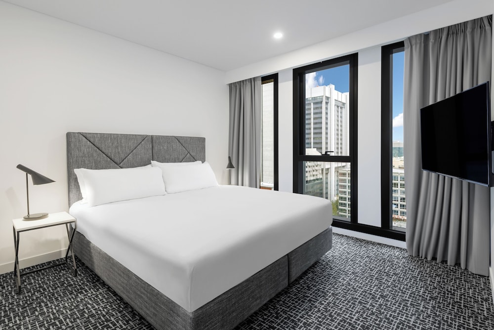 1 BEDROOM, SUITE