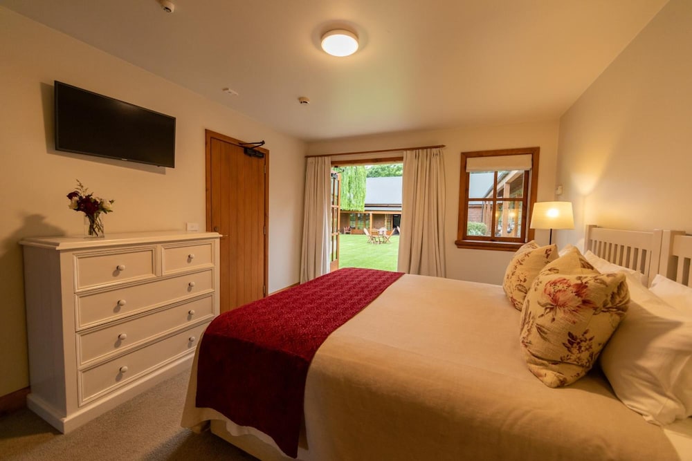 Ruby, Cottage, Twin Beds, King Bed