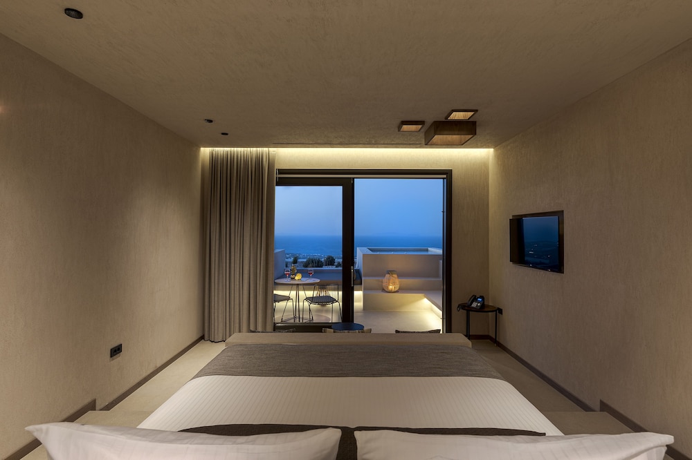 Elegant, Suite, King Bed, Hot Tub، North Santorini Luxury Spa Hotel 6/9