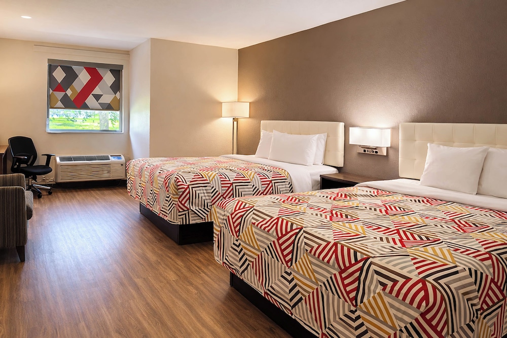 2 Queen Beds - Non-Smoking, Shower، Motel6 Lake City, FL – Medical Center 10/10