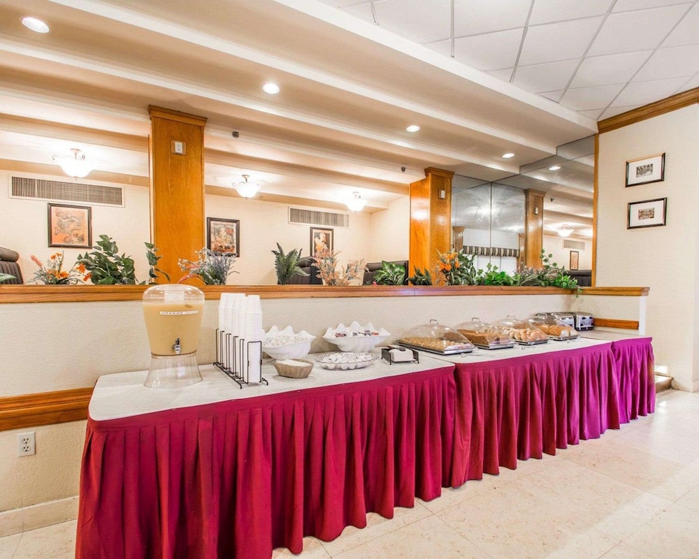 North Miami Beach Gardens Inn & Suites 13/42