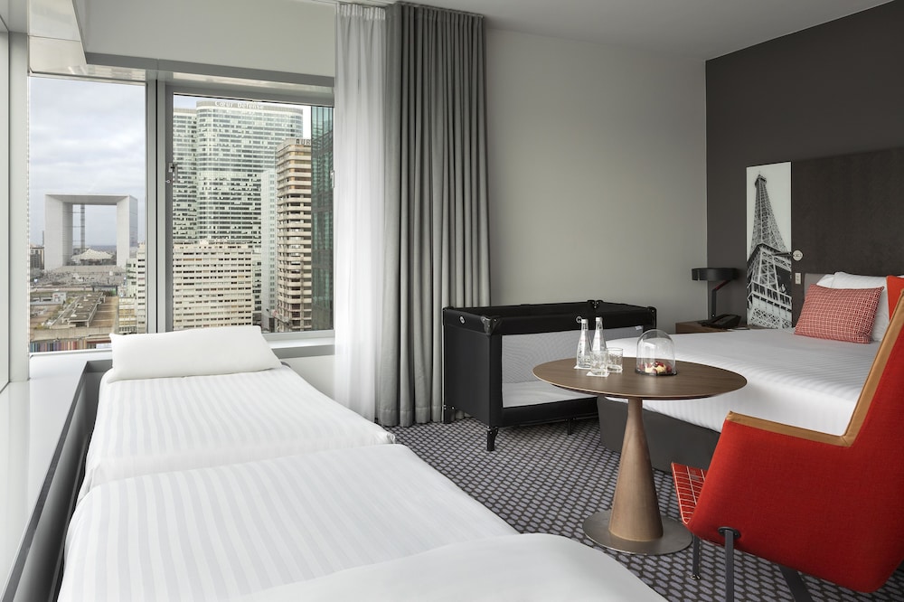 Melia Paris La Defense 24/73