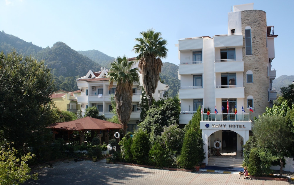 Navy Hotel 37/46