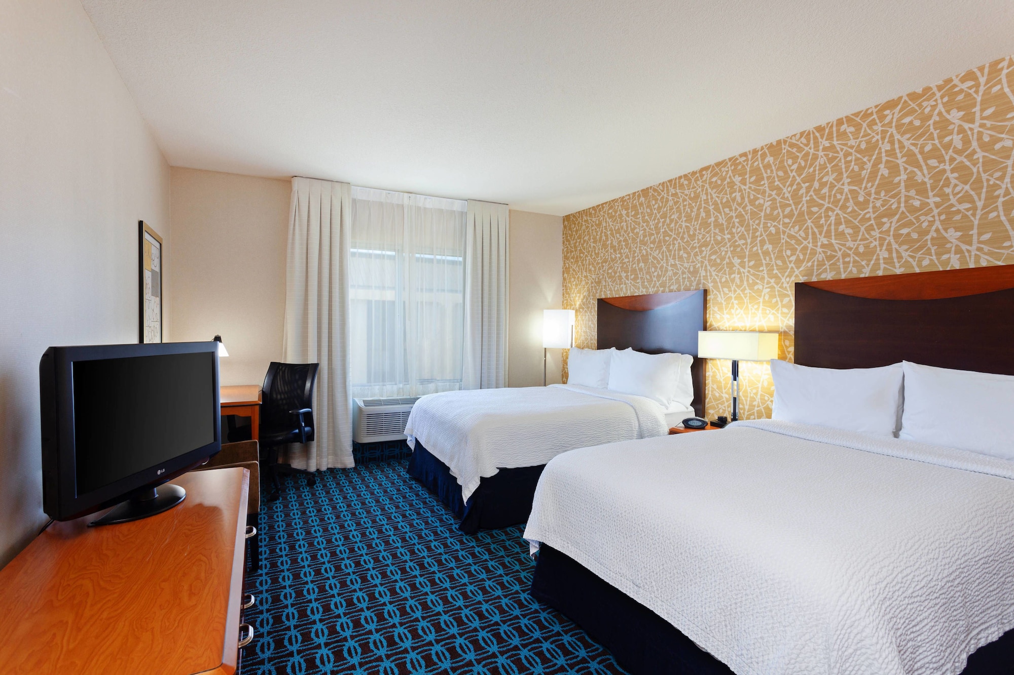 Suite, King Bed, Sofa