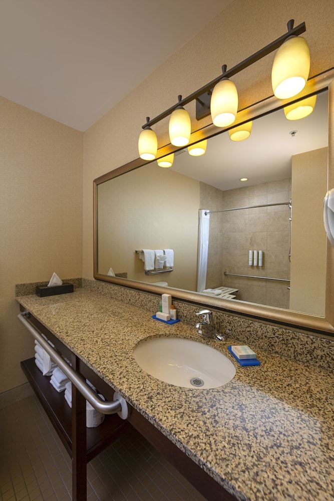 Bayview Hotel (ex Holiday Inn Express & Suites Comox Valley) 7/53