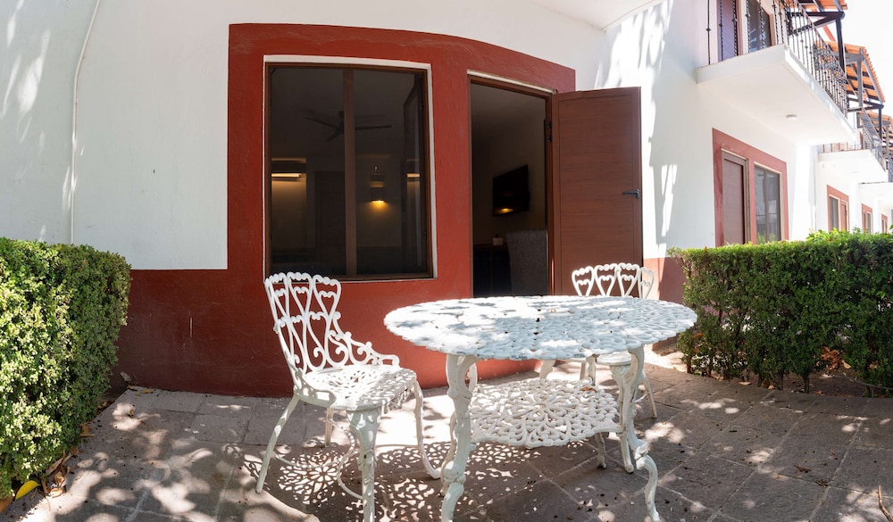 Hacienda Jurica by Brisas 10/73