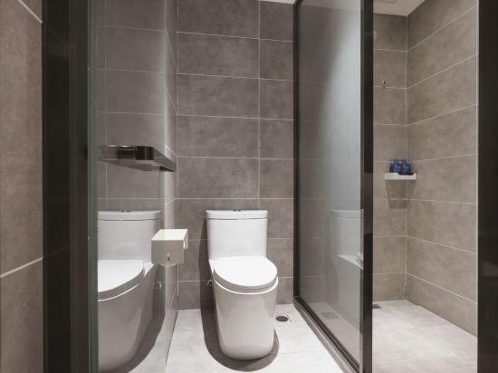 HanTing Hotel (Nanjing South Railway Station Software Avenue Hotel) 38/43
