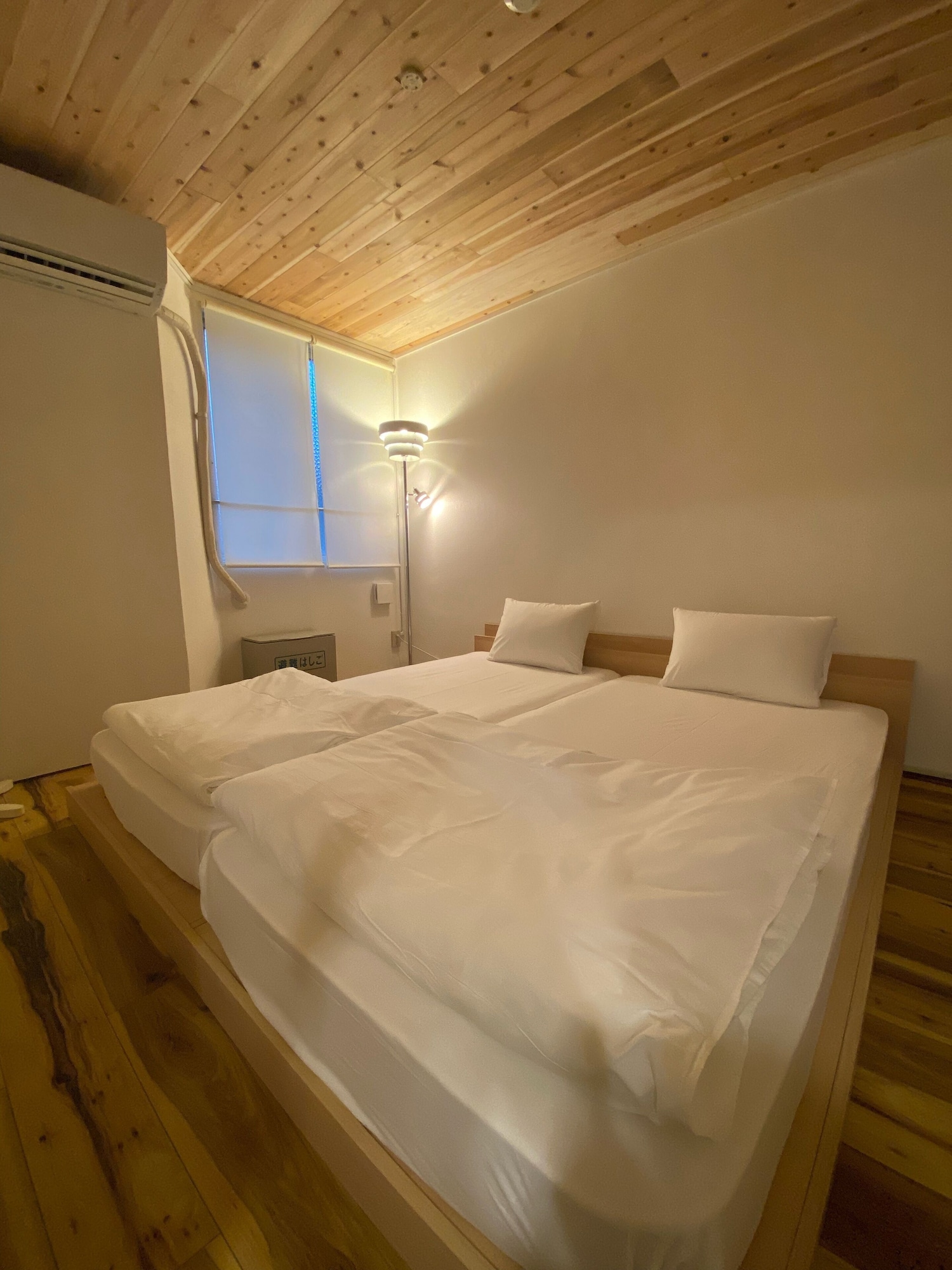 ROOM 1, TWIN BEDS